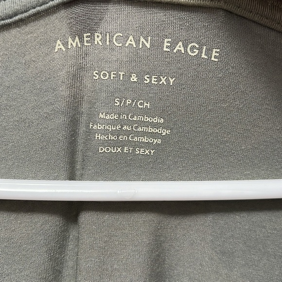 Women’s American Eagle Soft & Sexy Over-size Camo T-shirt Size Small - Picture 3 of 3